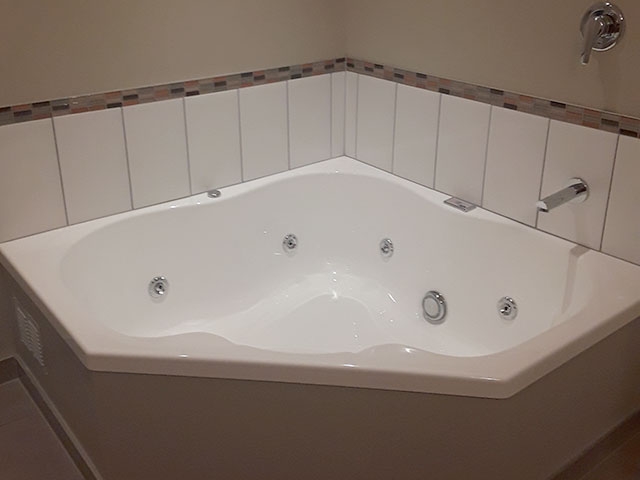 2-bedroom unit spa bath